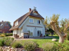 Reethus Reddevitz mit Kamin, Sauna, Terrasse, Boddenblick, hotel a Alt Reddevitz