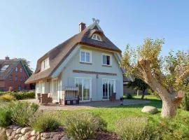 Reethus Reddevitz mit Kamin, Sauna, Terrasse, Boddenblick