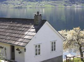 Drengastova Hardangerfjord, готель з парковкою у місті Лофтгус