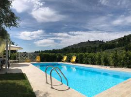 Oasi naturale "Roscignola", hotel na may parking sa SantʼOnofrio