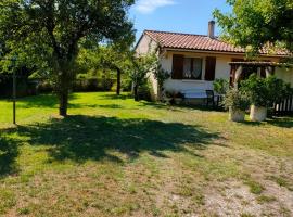 Le Gite de Colette et Jean-Claude, hotell i Naujac-sur-Mer