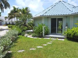Private and Peaceful Cottage at the Beach, hotell i Nassau