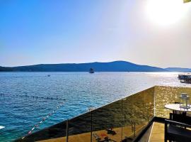 Seafront apartments, hotel s jacuzzi v destinaci Tivat