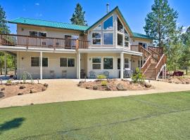 10-Acre Bend Home Less Than 4 Mi to Old Mill District, hotell med parkeringsplass i Bend