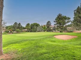 Gated Home with Golf Course View and Pool Access!, hotel con campo de golf en Sedona