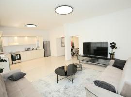 City center luxury apartment in Netanya, hotell nära Herzl Beach, Netanya