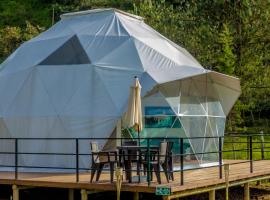 La Quinta Dimensión Glamping Resort, viešbutis mieste El Peñol