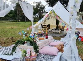 Glamping Resort @ Kranji: Singapur'da bir otel