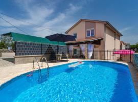 Apartment With A Private Swimming Pool, Garden & BBQ, apartment in Gostinjac
