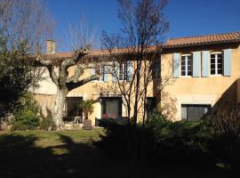 Clos St Pierre de Fraisse, guest house in Montfavet