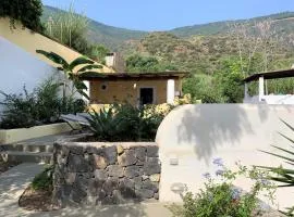 Casa Aranci - Curata casa eoliana a pochi minuti dalla spiaggia di Santa Marina