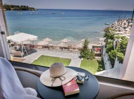 Laia Seafront Luxury Apartments, holiday rental in Agia Pelagia