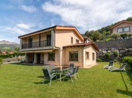 Casa Elena (Chalet individual en Valle de Ruesga), vakantiehuis in Valle