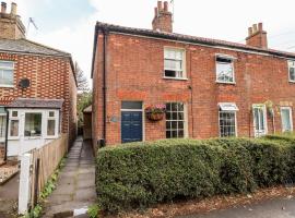 Bumble Bee Cottage, holiday home in Alford