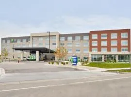 Holiday Inn Express & Suites Madison, an IHG Hotel