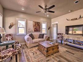 Quiet Kanab Home with Panoramic Views and Porch!，卡納布的Villa