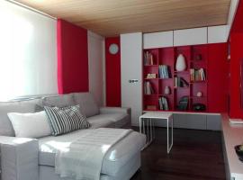 Cozy designer apart / Acogedor apartamento de diseño ● WiFi - Jacuzzi - A/C SteamSauna, hotel dekat Stasiun Metro Bambu, Madrid