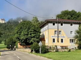 TheCrossing Bed & Breakfast – hotel z parkingiem w mieście Hausen im Tal