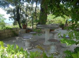 B&B Villa zia Febronia, bed & breakfast i Patti