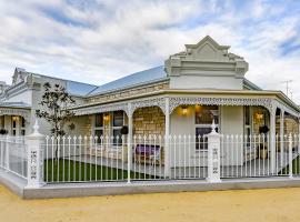 Aloha Central Luxury Accommodation, apartment in Naracoorte