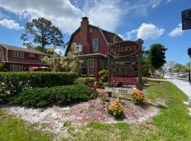 The Reserve Retreat, hotel cerca de Payne Park, Sarasota