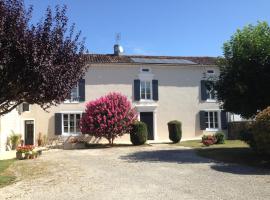 Au Chiron, bed and breakfast en Néré