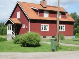 Egen lägenhet i 2-familjshus på landet.