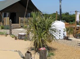 Green Rabbit Glamping, luxury tent in Diss