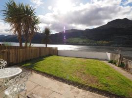 Arrochar Alps Apartment, hotel i Arrochar