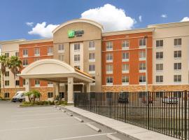 Holiday Inn Express Hotel & Suites Largo-Clearwater, an IHG Hotel、ラーゴのホテル