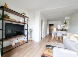 Huntington Townhouse with Patio and Parking, cottage ad Auckland