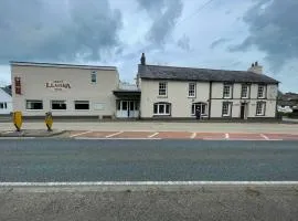 Llanina Arms