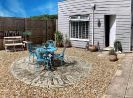 The Hideout, beach rental in Chichester