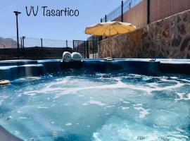 Vv Tasartico with hot tub، فندق بالقرب من Guigui Beach، Tasartico