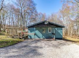 Fern Lodge 11 with Hot Tub, cottage in Belladrum