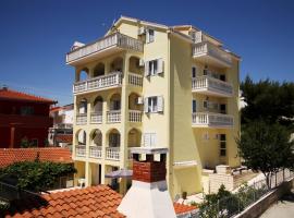 Apartments Zdravko, hotel in Trogir