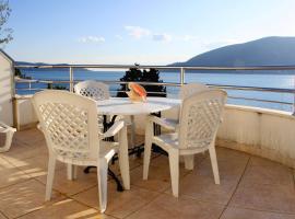 Apartments Villa Kukoljac, apartamento em Herceg-Novi