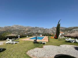 Apartamentos Cedro Alto, hotel in Benaoján