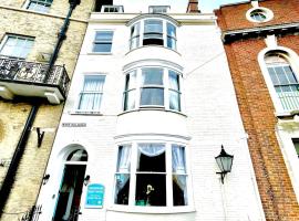 Bayliss Hall Guesthouse, B&B in Weymouth
