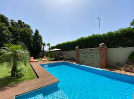 Lilas Park Villa - Casablanca Bouskoura, villa i Casablanca