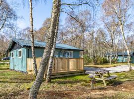 Bracken Lodge 16 with Hot Tub, mökki kohteessa Belladrum