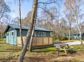 Bracken Lodge 16 with Hot Tub, ξενοδοχείο σε Belladrum