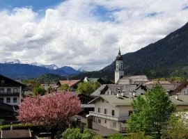 Bunter Hirsch Ferienwohnung im Garmischer Zentrum