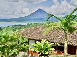 Pie in the Sky 1 Gorgeous Cottage with spectacular scenic views，El Fosforo的木屋