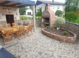 Apartma Miša, Tomo Ketiš sp