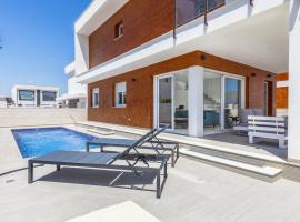 Casa Bos Flamingo Luxury Wellness Entire Villa Pool Jacuzzi Gran Alacant near Beach, vila v destinaci Puerto Marino