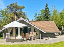 4 person holiday home in R dby, sumarhús í Kramnitse