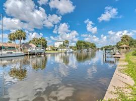 Waterfront Home on Canal with Private Dock and Kayaks، بيت عطلات في كريستال ريفر