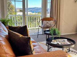 2mins to lakefront Family Retreat, rental pantai di Taupo