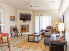 Gated Ocotillo Townhouse with heated pool, spa, BBQ, hotel com spa em Chandler